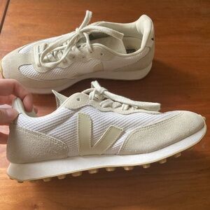 Veja Rio Branco in White Pierre Natural